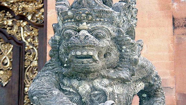 Демоны охраняют храмы Бали