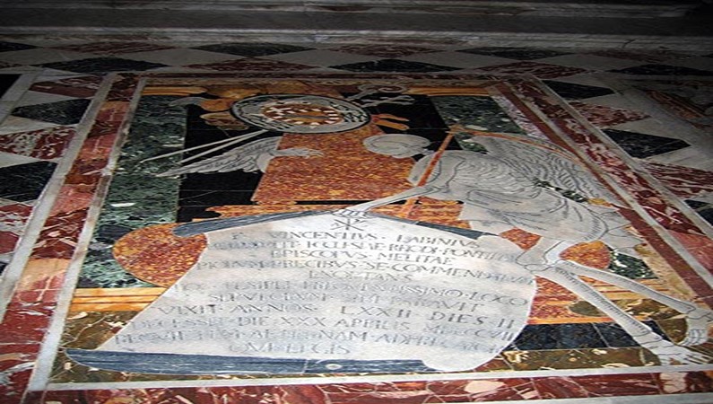 Каждая надгробная плита в полу Кафедрального собора Мдины уникальна