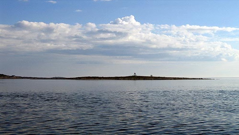 На этом острове на полпути между Кемью и Соловками снимался фильм Остров