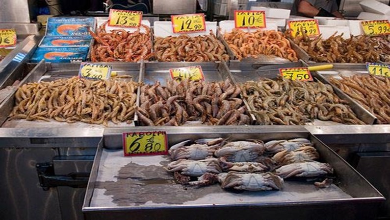 Рыбная секция Центрального рынка. Креветки, крабы...
Афины, Греция.
