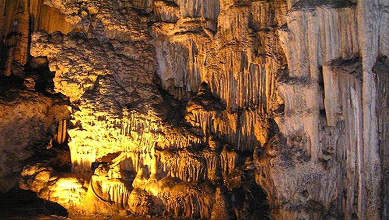 Одна из пещер Крита. Мелидони