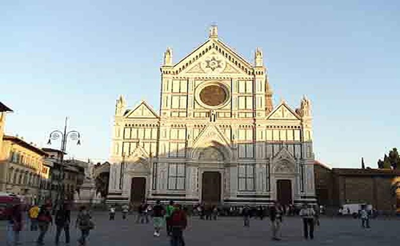 Церковь Санта Кроче - пантеон великих флорентийцев