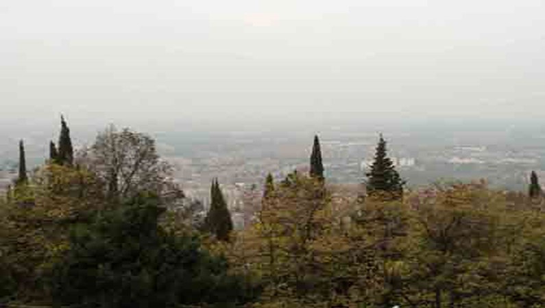 Вид на Болонью с высоты церкви Сан Лука