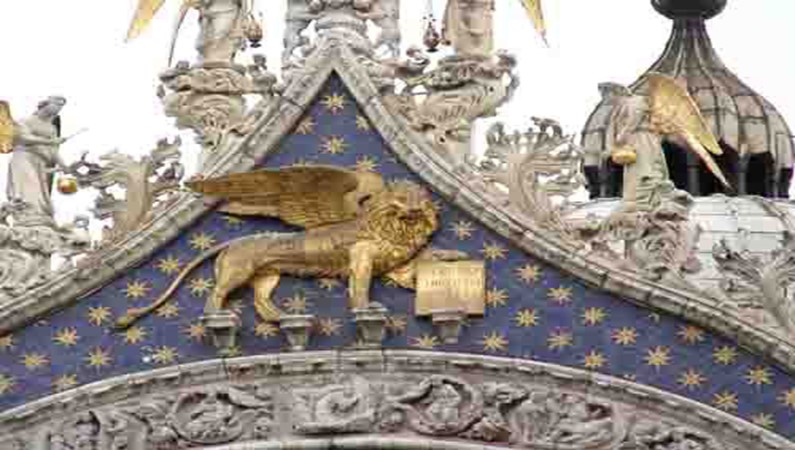 Герб Венеции на соборе Сан Марко