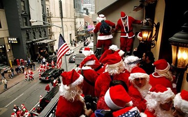 Нью-Йорк захватили Санта-Клаусы