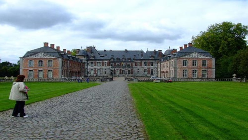 Замок Белёй. Один из самых больших и красивых замков Бельгии