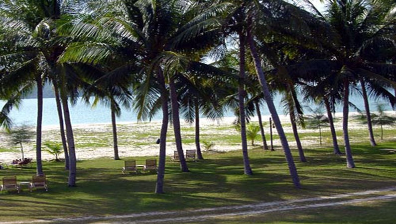 Пляж отеля Pelangi Beach Resort (Лангкави).