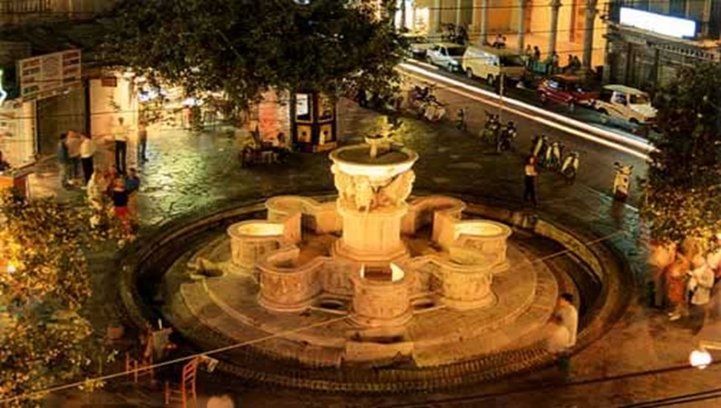 На центральной площади города Ираклеона сохранился восхитительный венецианский фонтан Морозини