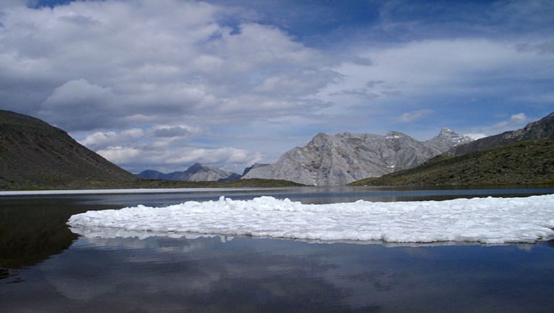 Июльский лед на одном из саянских озер