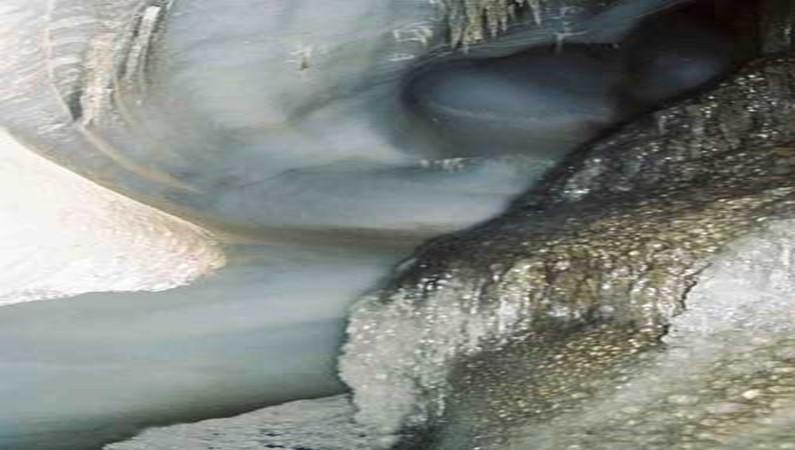 Норвегия. Архипелаг Свальбард (Шпицберген)
Подземный ледник.