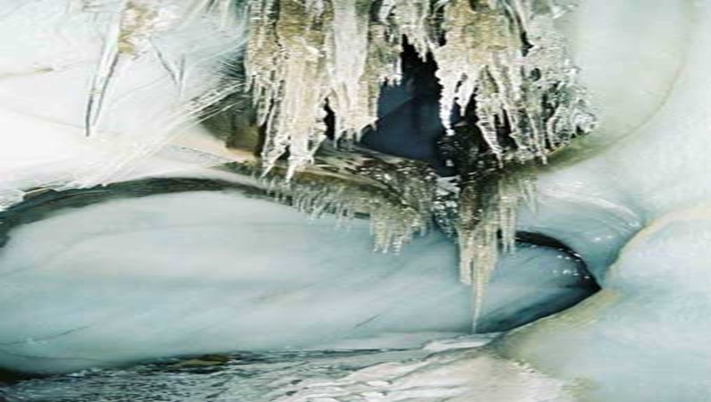 Норвегия. Архипелаг Свальбард (Шпицберген)
Подземный ледник