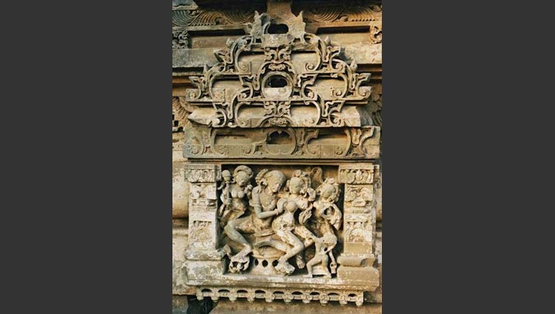 Штат Раджастхан. Деревня Абанери. 
Барельеф храма Великой Матери (7 век)