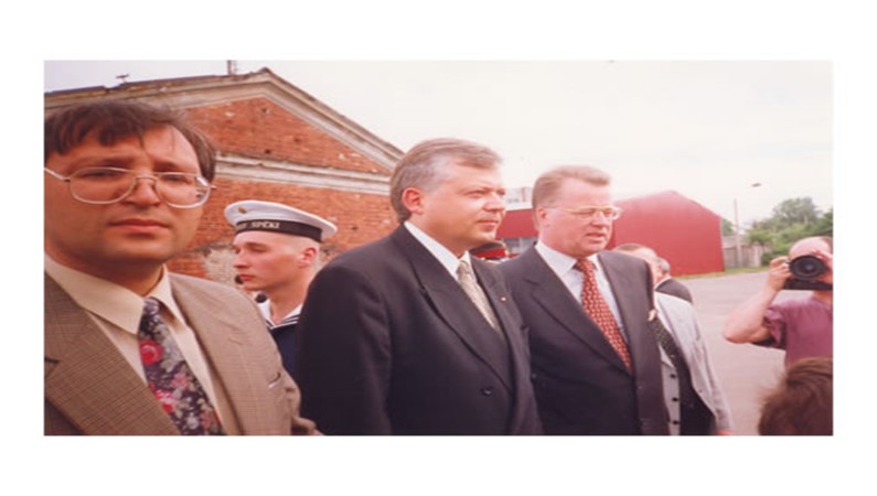 Удачный миг – я рядом с президентом Латвии Гунтисом Улманисом
и мэром города Сасексом.