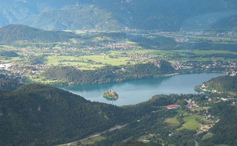 Озеро Блед. Вид с самолета.
К рассказу «Словения и Плитвицкие озера в Хорватии»