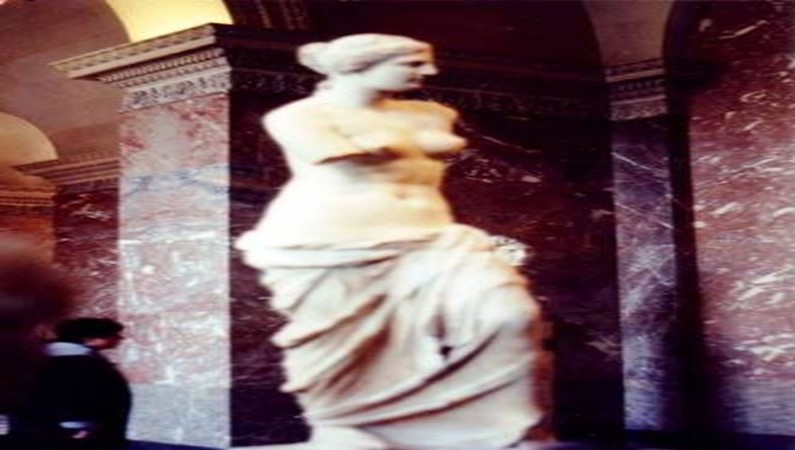 Венера Милосская - один из древнейших шедевров в Лувре