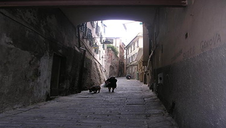 Узкие улочки старой Генуи