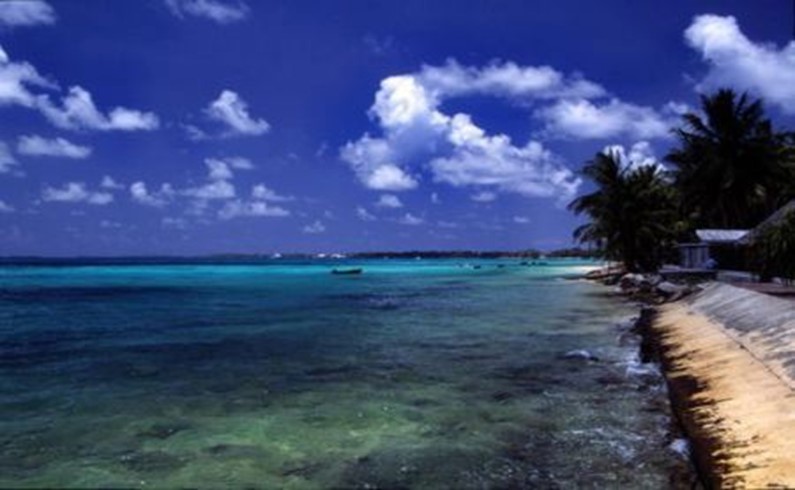 4. Тувалу - 9 квадратных миль. Туваплу состоит из 9 коралловых атоллов, располагающихся в 360-мильной цепи островов в Полинезии. Обрела независимость с 1978 года. Население - 12 000 человек.
<br>фото: Newsland.ru