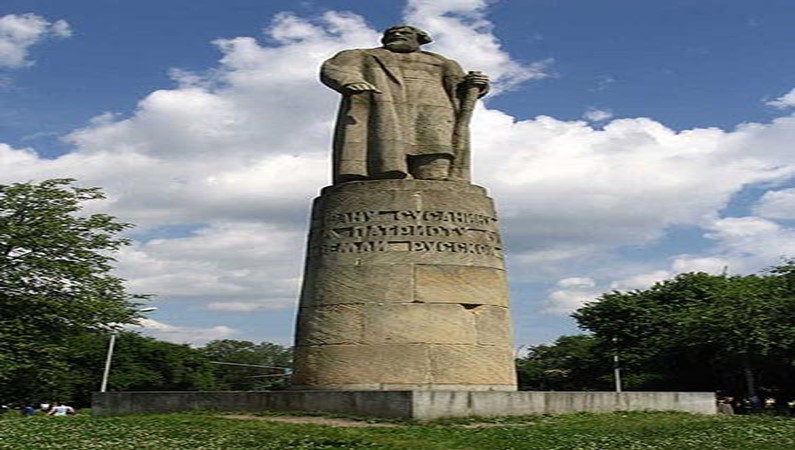 Одной из костромских достопримечательностей считается памятник Ивану Сусанину