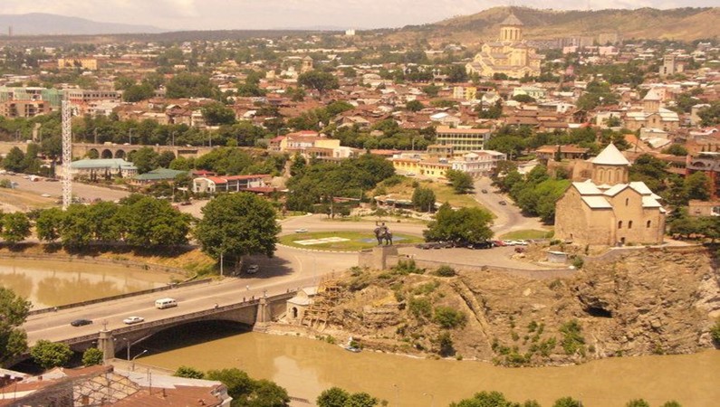 Крепость Нарикала, со стен которой открывается прекрасный вид на Тбилиси