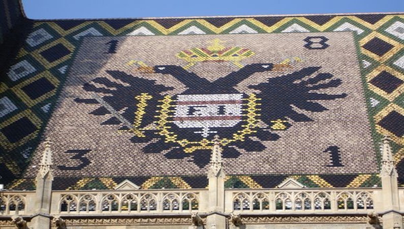 Герб Австрии на кыше собора