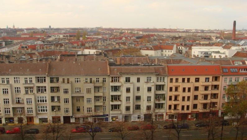 Берлин расположен на равнине. Вид из окна дома на Грефсвальдштрассе.