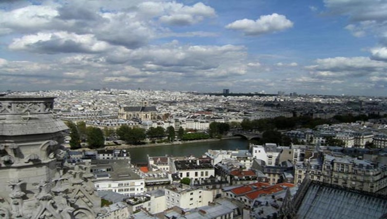 Вид на Сену и Париж с южной башни Нотр-Дам
