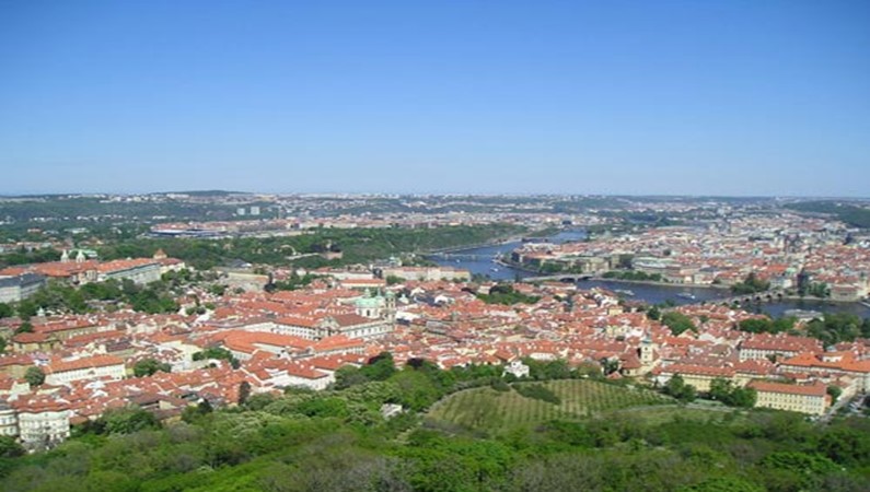 Весенняя Прага с Петржинской смотровой башни