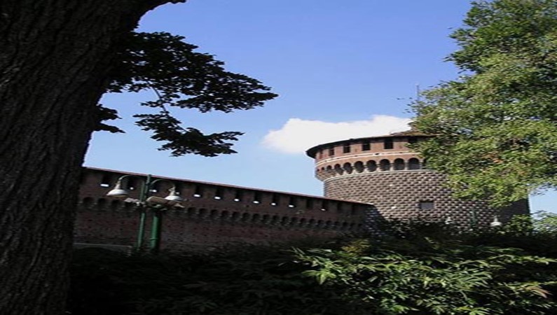 Замок Сфорцеско в Милане