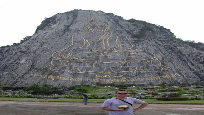 Гора с изображением Будды