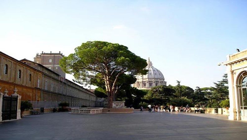 Двор Ватикана
