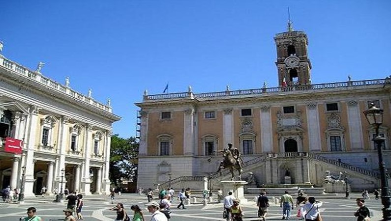 Капитолийская площадь и статуя Марка Аврелия