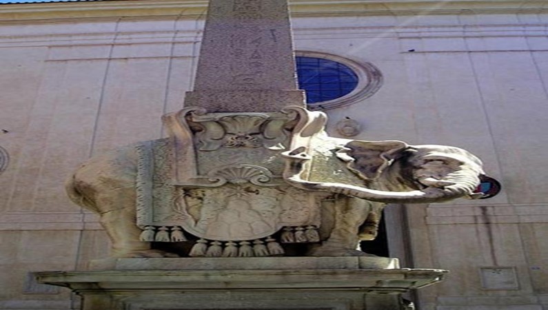 Слоник Бернини перед церковью Санта-Мария-де-Минерва