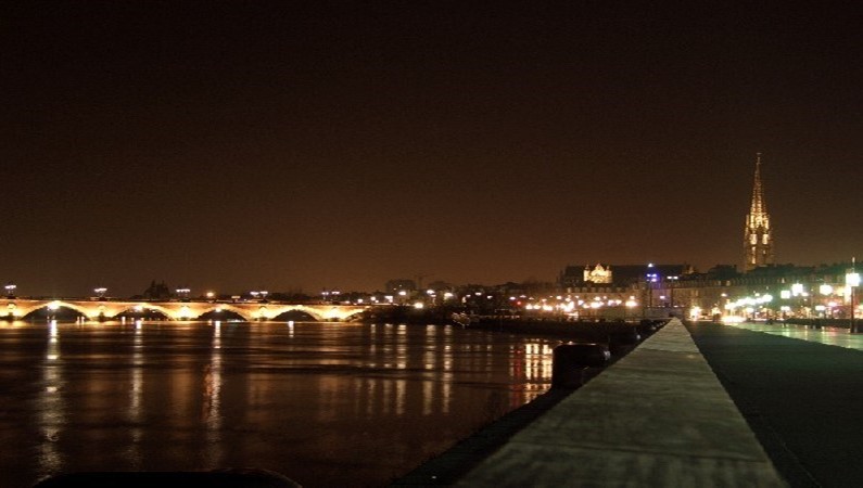 Бордо. Набережная и Новый мост ночью