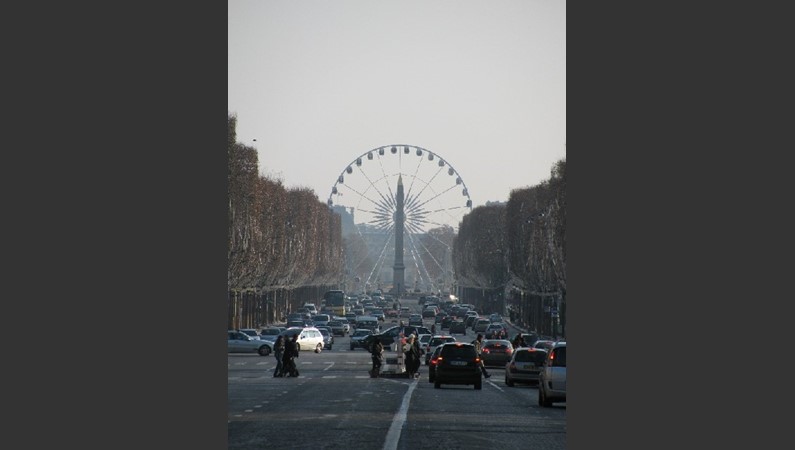 Париж. Вид на площадь Согласия с Елисейских полей