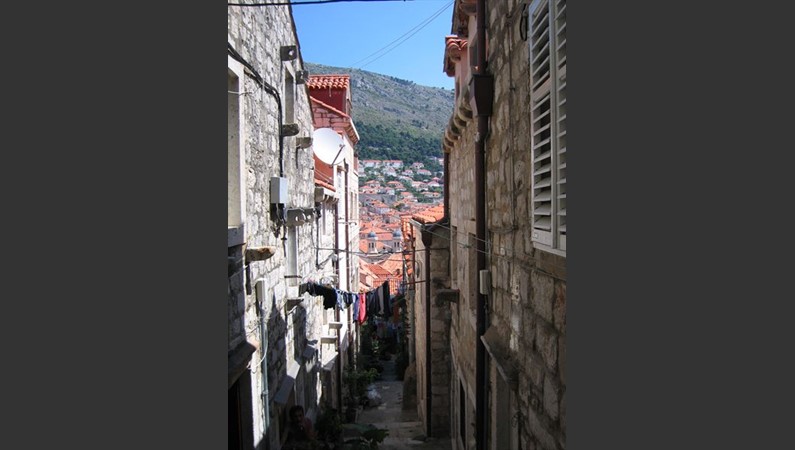 Одна из узких улиц Дубровника