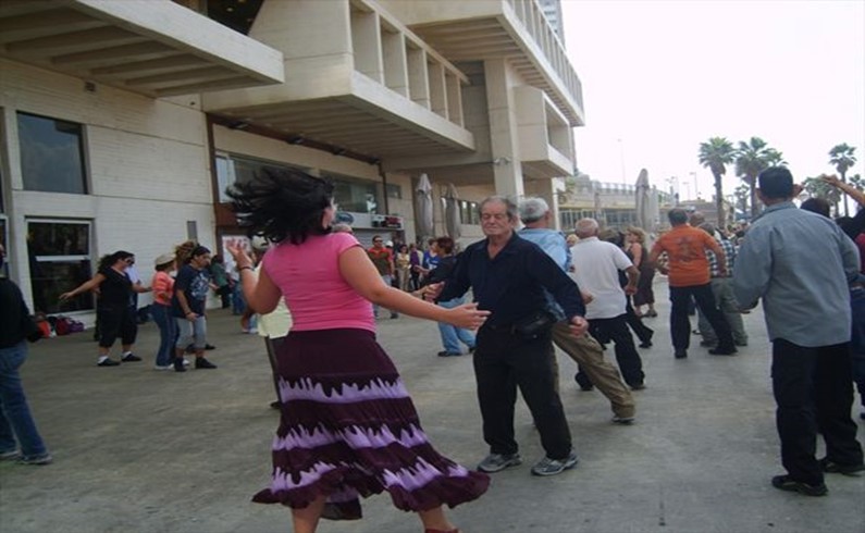 Суббота в Тель-Авиве, танцы на набережной