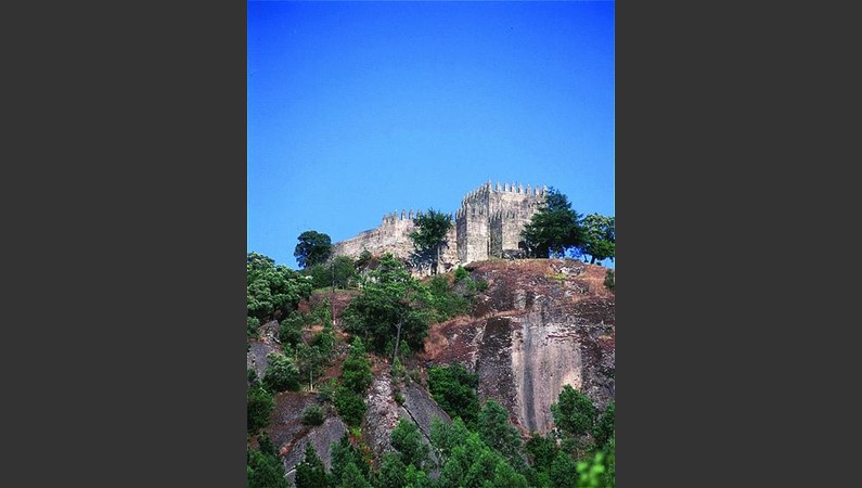 Замок Повоа-де-Ланьозу<br>imagesofportugal.com