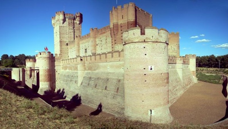 Крепость возле испанского города Медина-дель-Кампо.