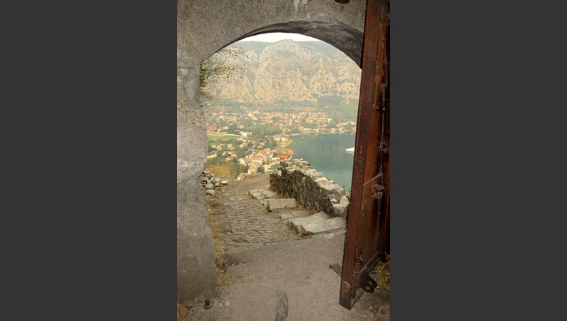 Вид из двери форта на Котор