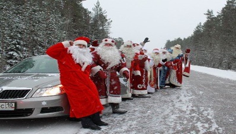 В городок Олонец съезжаются Деды Морозы со всей России, приезжают зарубежные коллеги. В этом году Олонецкие игры посетит финский Санта Клаус - Йолопуки