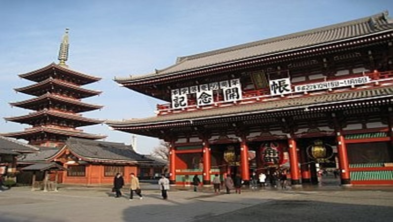Hozomon_and_pagoda,_Sensoji_Temple,_Asakusa,_Tokyo.jpg