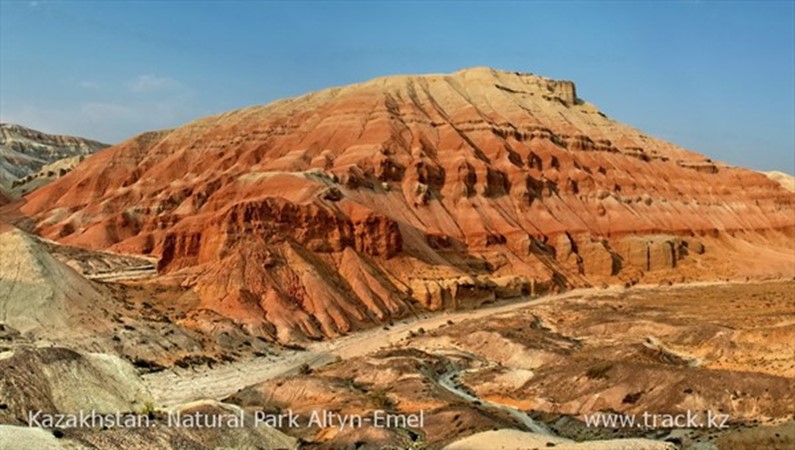 природный парк Алтын-Эмель, пустынные горы Актау