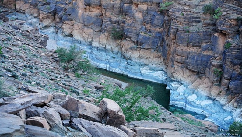 Ручей на дне каньона