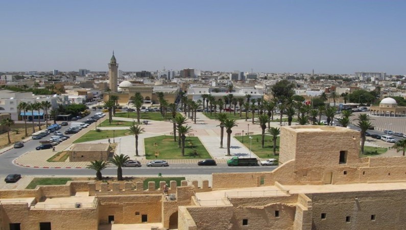 Вид с главной башни на город и Медину
