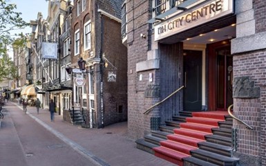 Нормальный отель в центре Амстердама