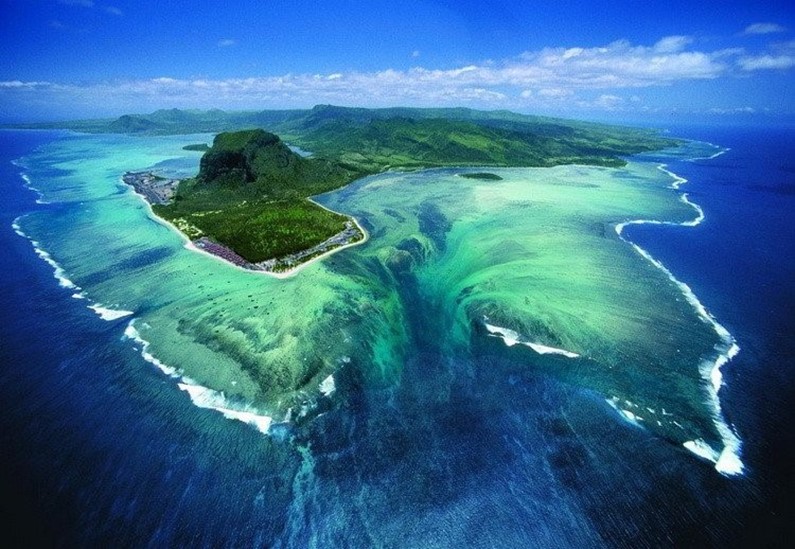 Подводный водопад Маврикия