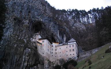 Словения. Предъямский град – замок на страже пещеры