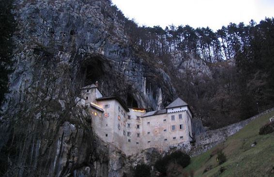 Словения. Предъямский град – замок на страже пещеры