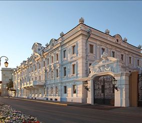 Роскошный дворец на набережной Нижнего Новгорода