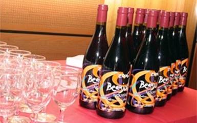 Во Франции проходит праздник молодого вина «Божоле»